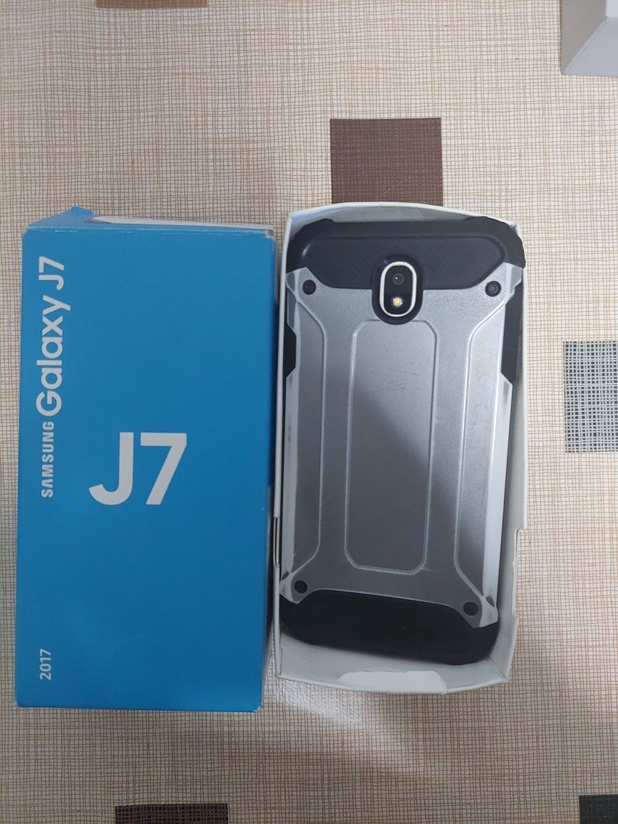 Samsung J7       .