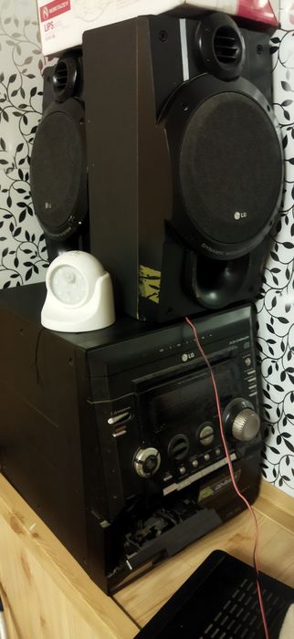 Музыкальный центр в не рабочем состоянии