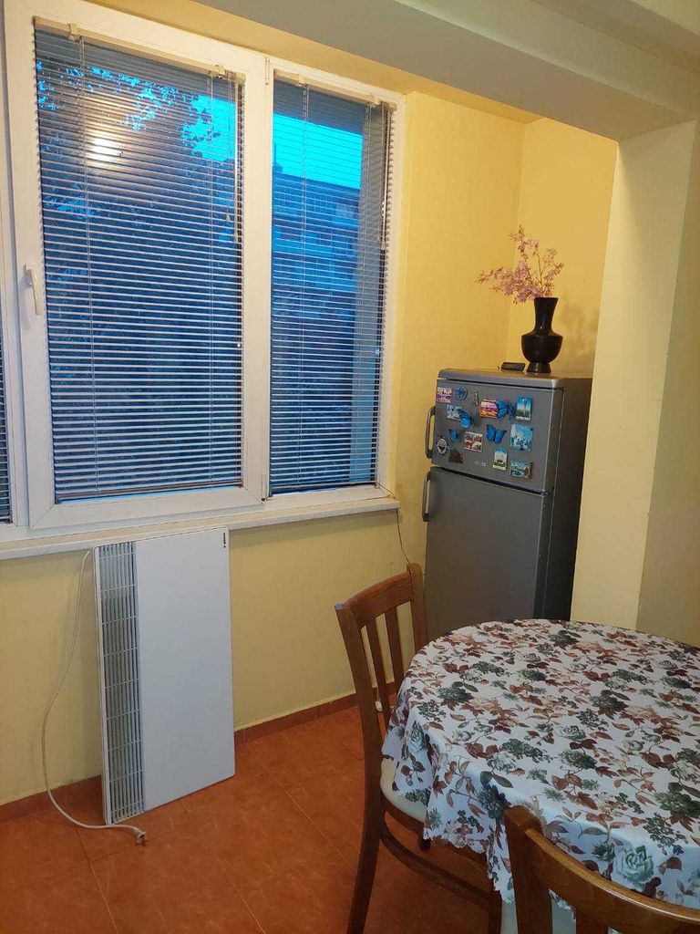 Дава се под наем Двустаен апартамент в Варна, Левски - 64 кв.м за 433.5 € - Снимка #2