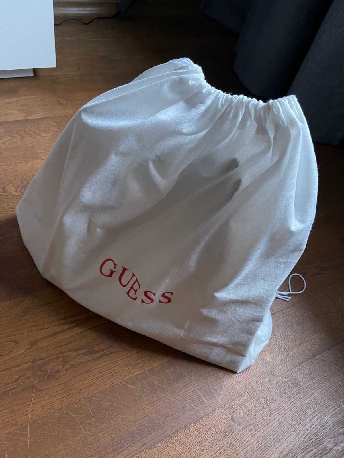 Дамска чанта Guess