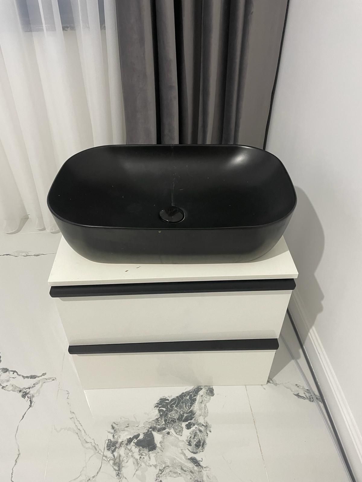 Ghiuveta negru mat + mobilier