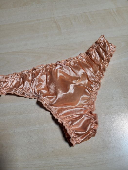 Луксозни сатенени прашки тип scrunch/ruched