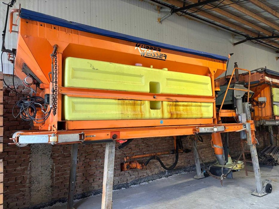 Sărăriță și lamă de zăpadă