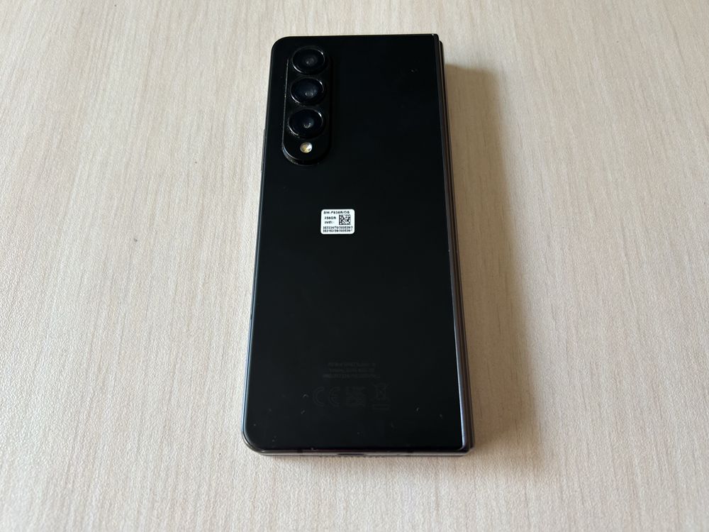 Продавам Samsung Galaxy Z Fold4 256/12GB
