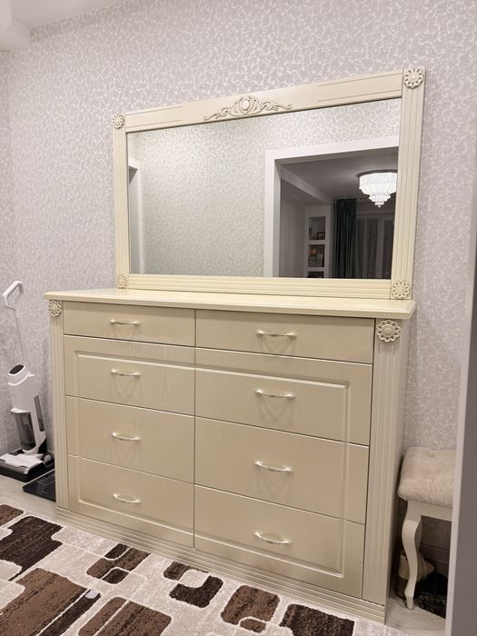 Продам комод вместе с зеркалом