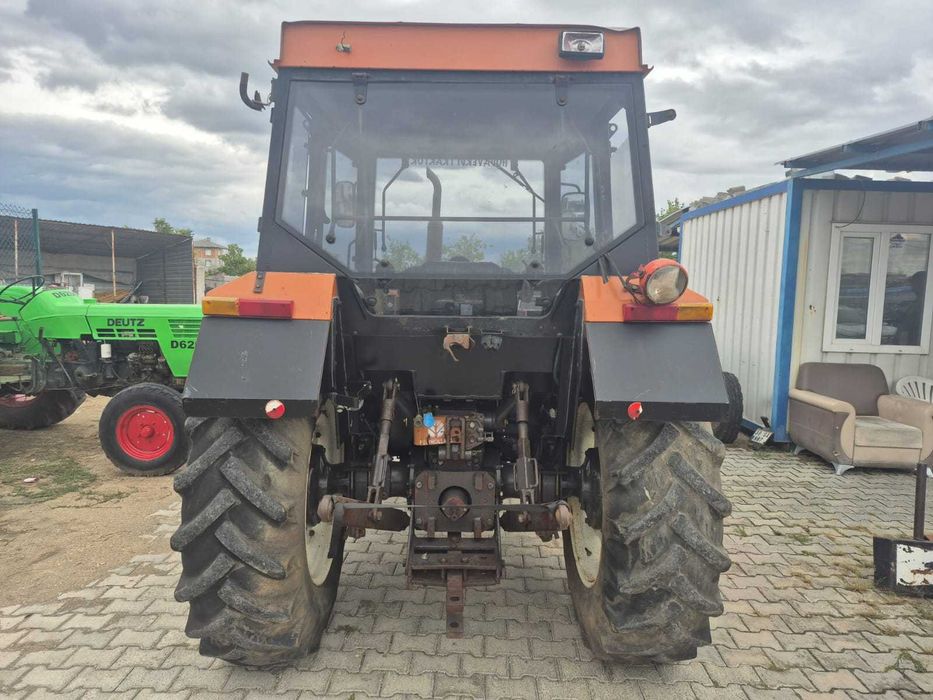 Tractor Universal 683 DT