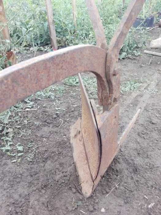 Caruta veche , autentica , cu jug si plug