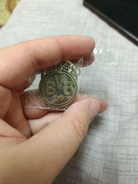 Новый металлический брелок футбольный