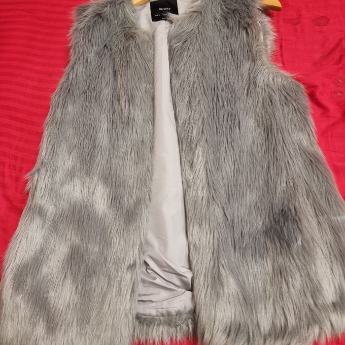 Vesta din blanita artificiala