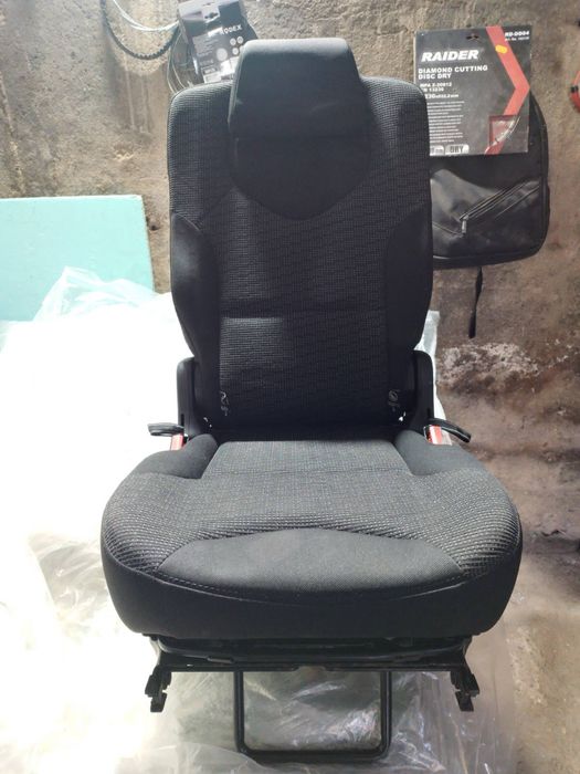 Допълнителна седалка за пежо 308 sw