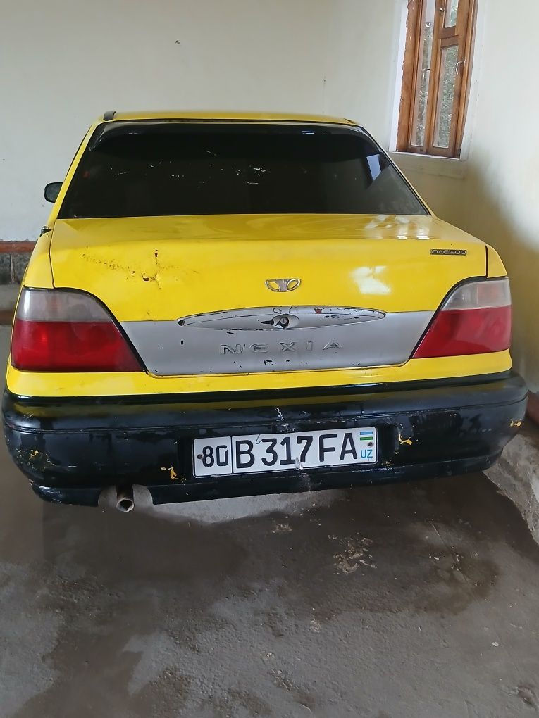 Avtomobil sotiladi