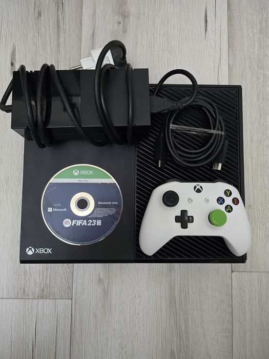 Xbox ONE 500gb + fifa23 + controller