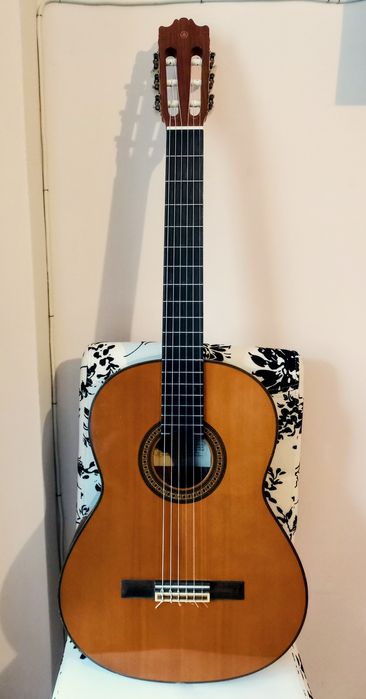 Продавам класическа китара Yamaha G-240