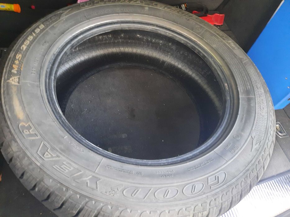 255 55 18 Goodyear UltraGrip iarna(M+S) runflat 6.5mm pt siguranta dvs