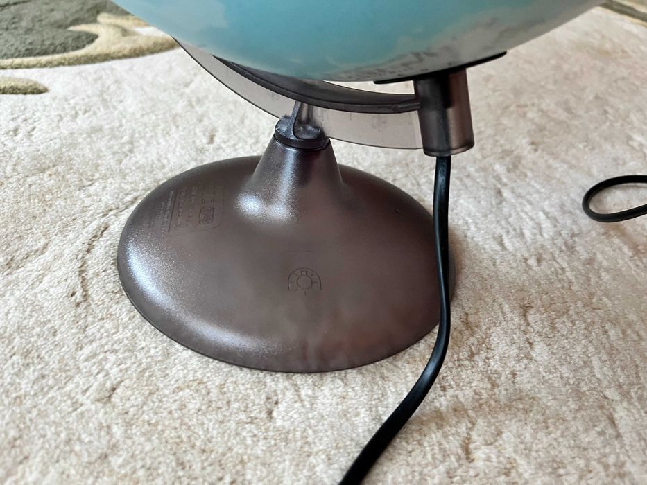 Vand glob geografic iluminat