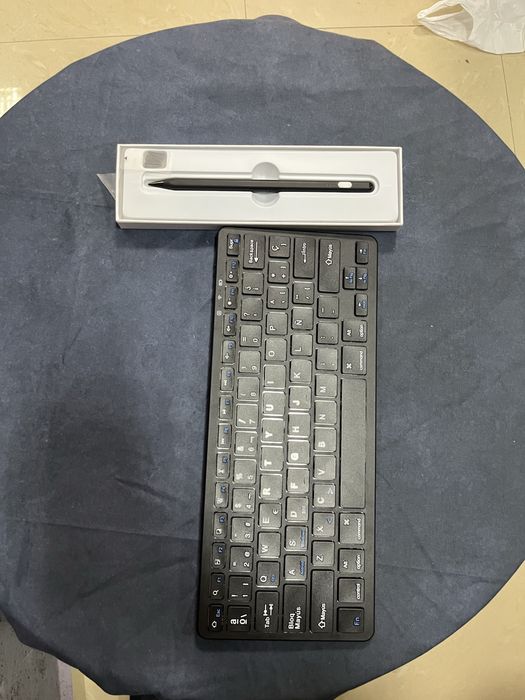 Безжична клавиатура и универсална писалка