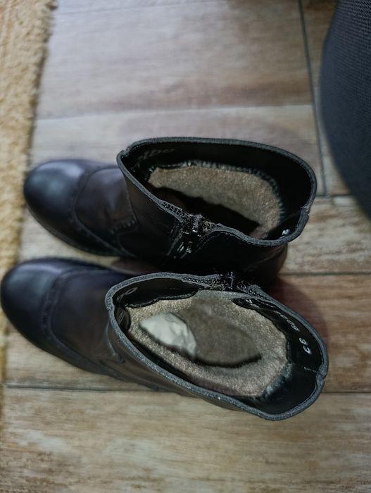 Ghete noi din piele măsură 33