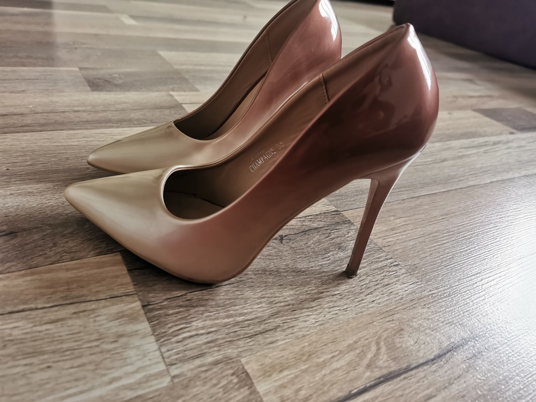 Pantofi stiletto nr 35
