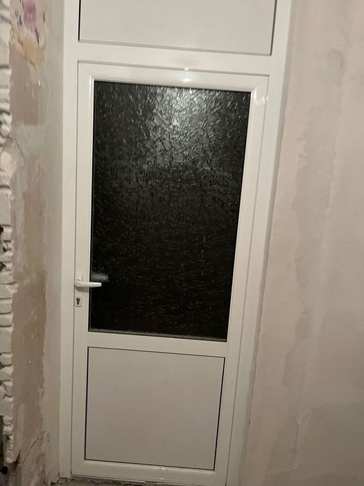 Продавам алуминиеви врати 2 бр