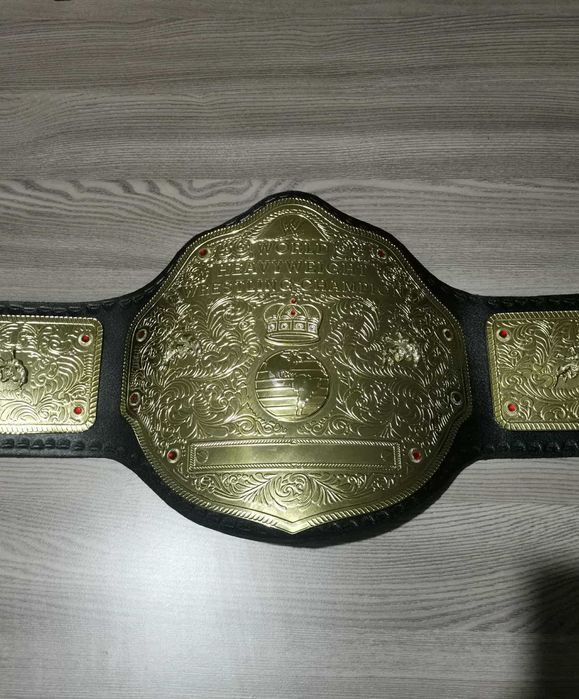 WWE WORLD HEAVYWEIGHT CHAMPIONSHIP- Световната титла в тежка категория
