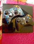 Vând Xbox 360 impecabil