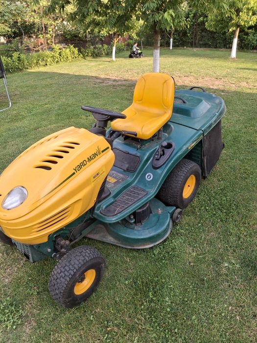 Vând tractoras gazon