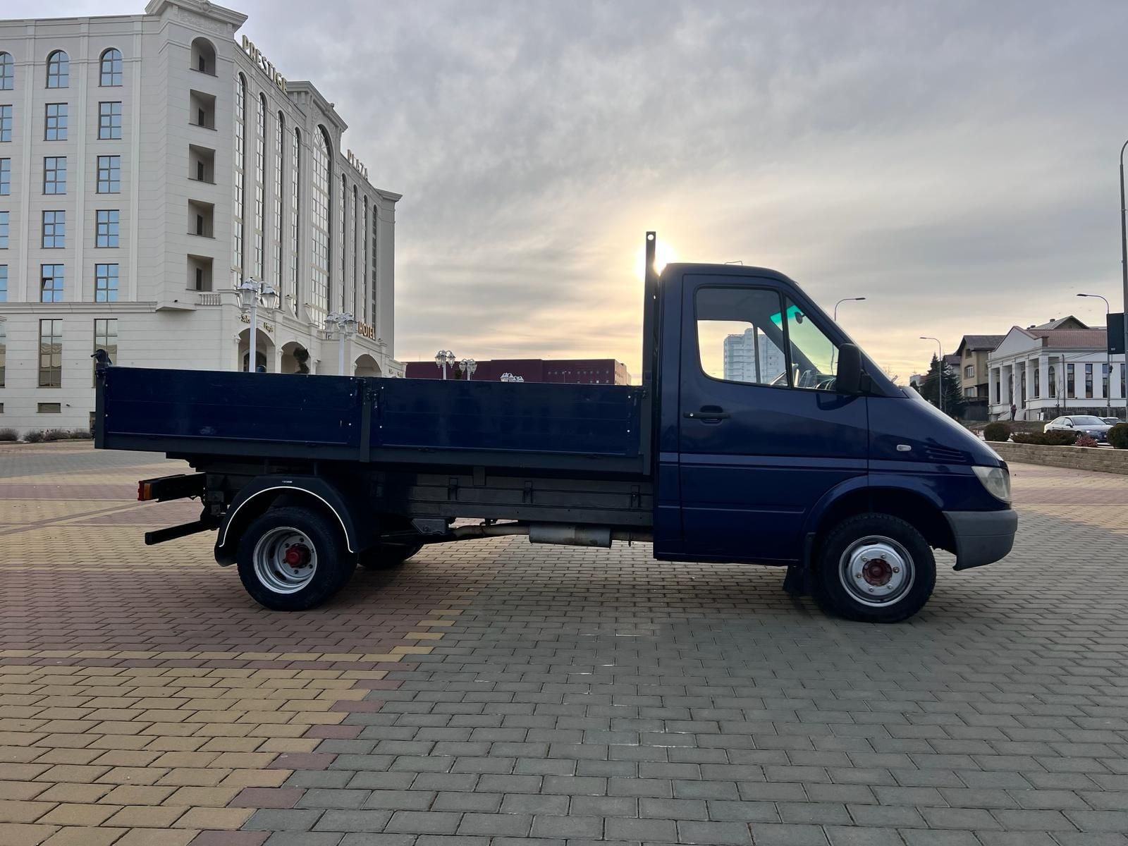 Camionetă Mercedes Sprinter