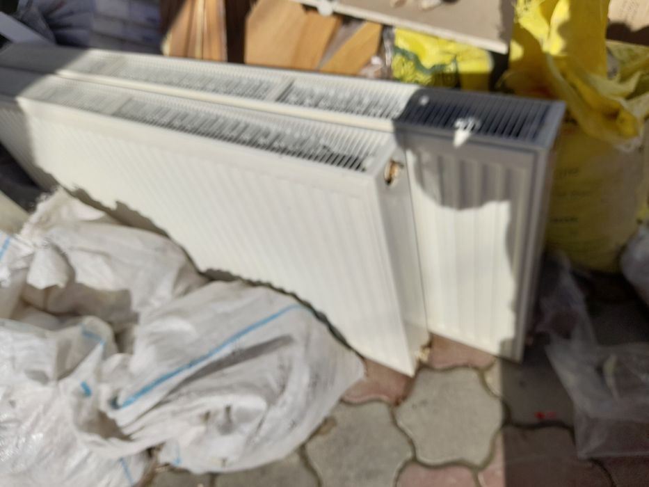 Vând 5 usi interior și 2 calorifere