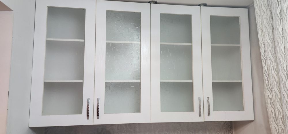 Камод и навесные шкафы  идеальное состояние  продается по отдельности