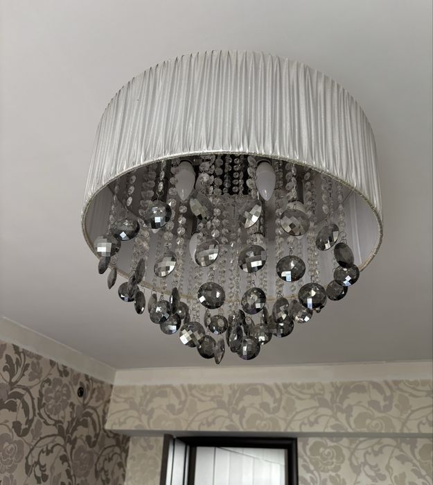 Люстра зальная , шикарная