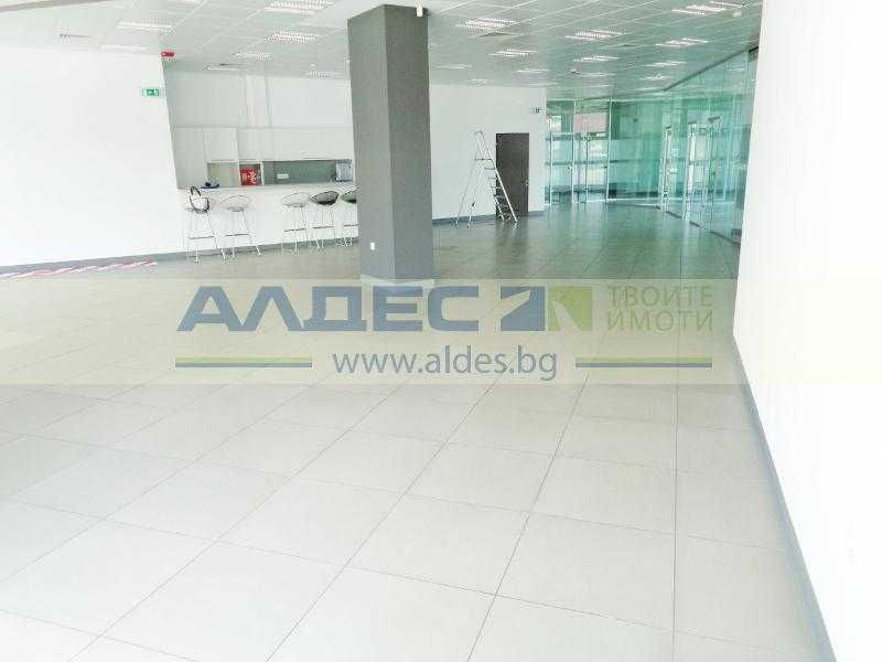 Дава се под наем Магазин в София, Младост 4 - 398 кв.м за 4776 € - Снимка #2