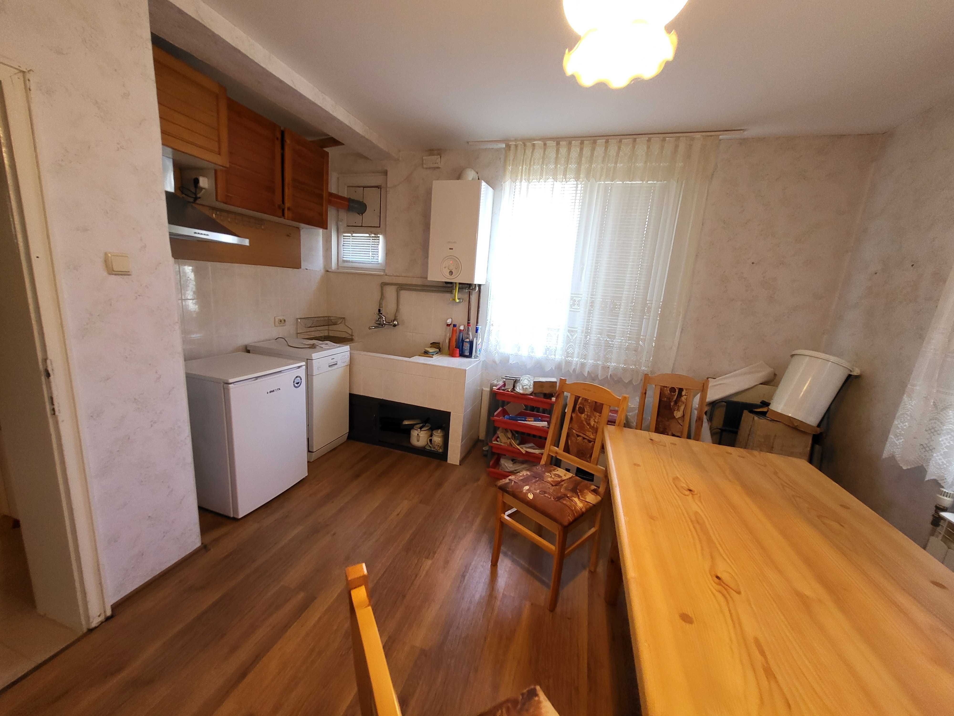 Продавам къща в гр.Пещера