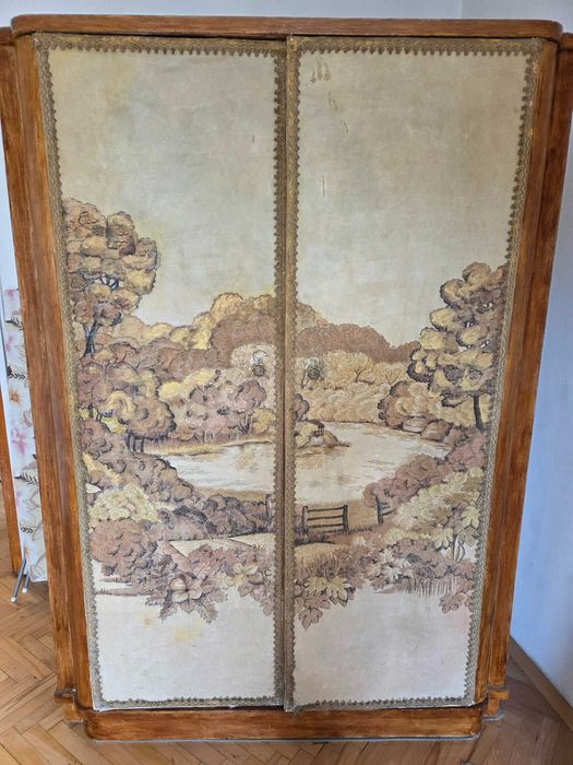 Старинен ръчно рисуван гардероб