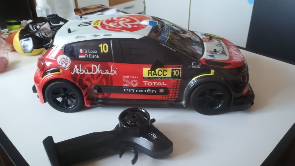 Mașinuță cu telecomandă