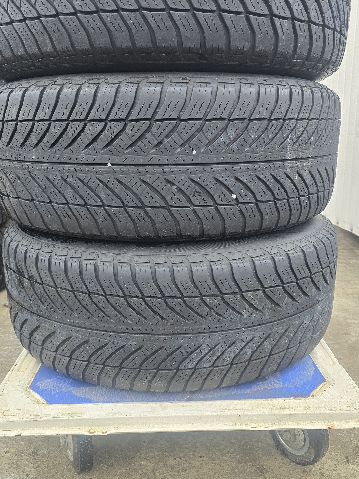 4 Броя 225/55/17 Goodyear 2x6,8mm 2x5mm