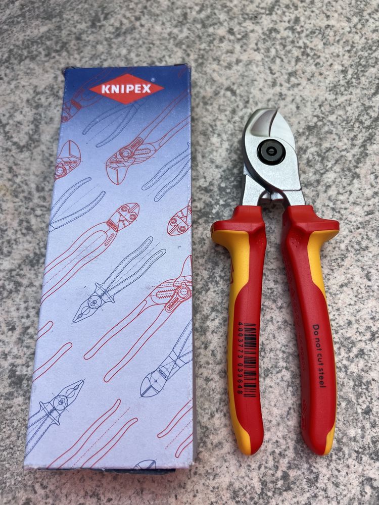 Vând foarfe tăiat cabluri Knipex  izolata la 1000volt pana la 50 mm