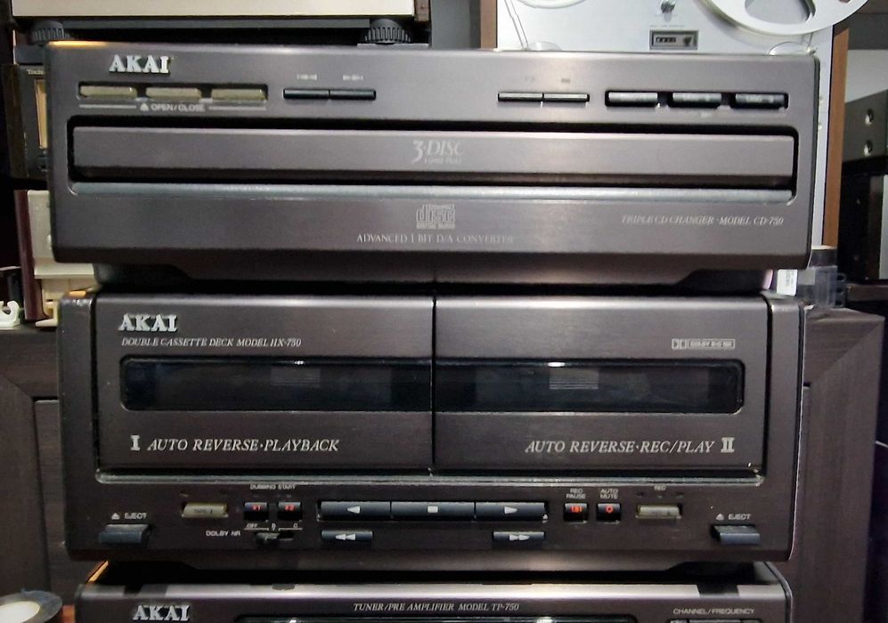 Minisistem audio AKAI 750 defect
