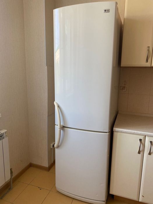 белый холодильник LG