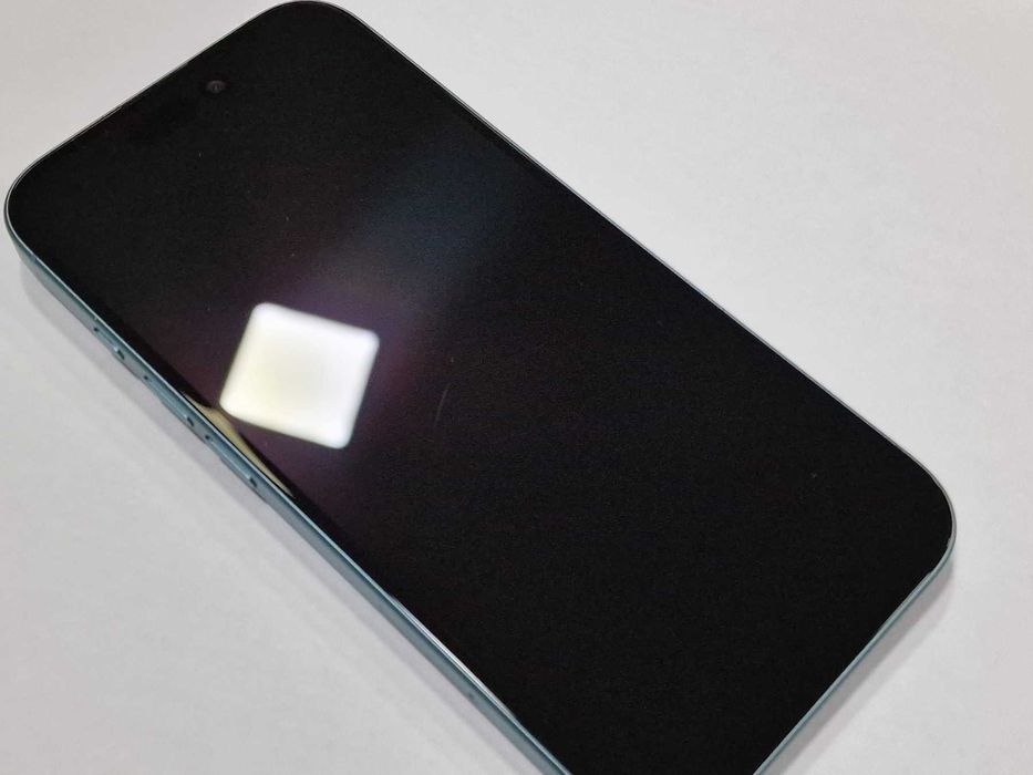 Apple iPhone 16 128GB / спукан гръб