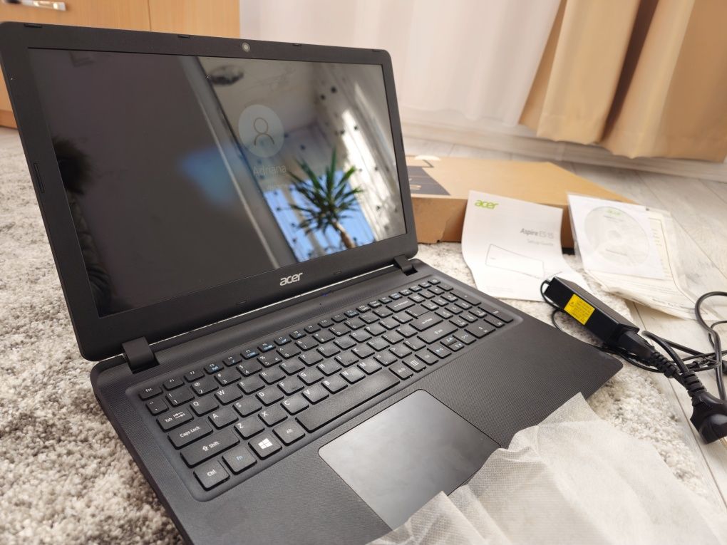 Laptop PC Acer Aspire ES1-524 6 GB RAM 15.6 inch ideal pentru școală f