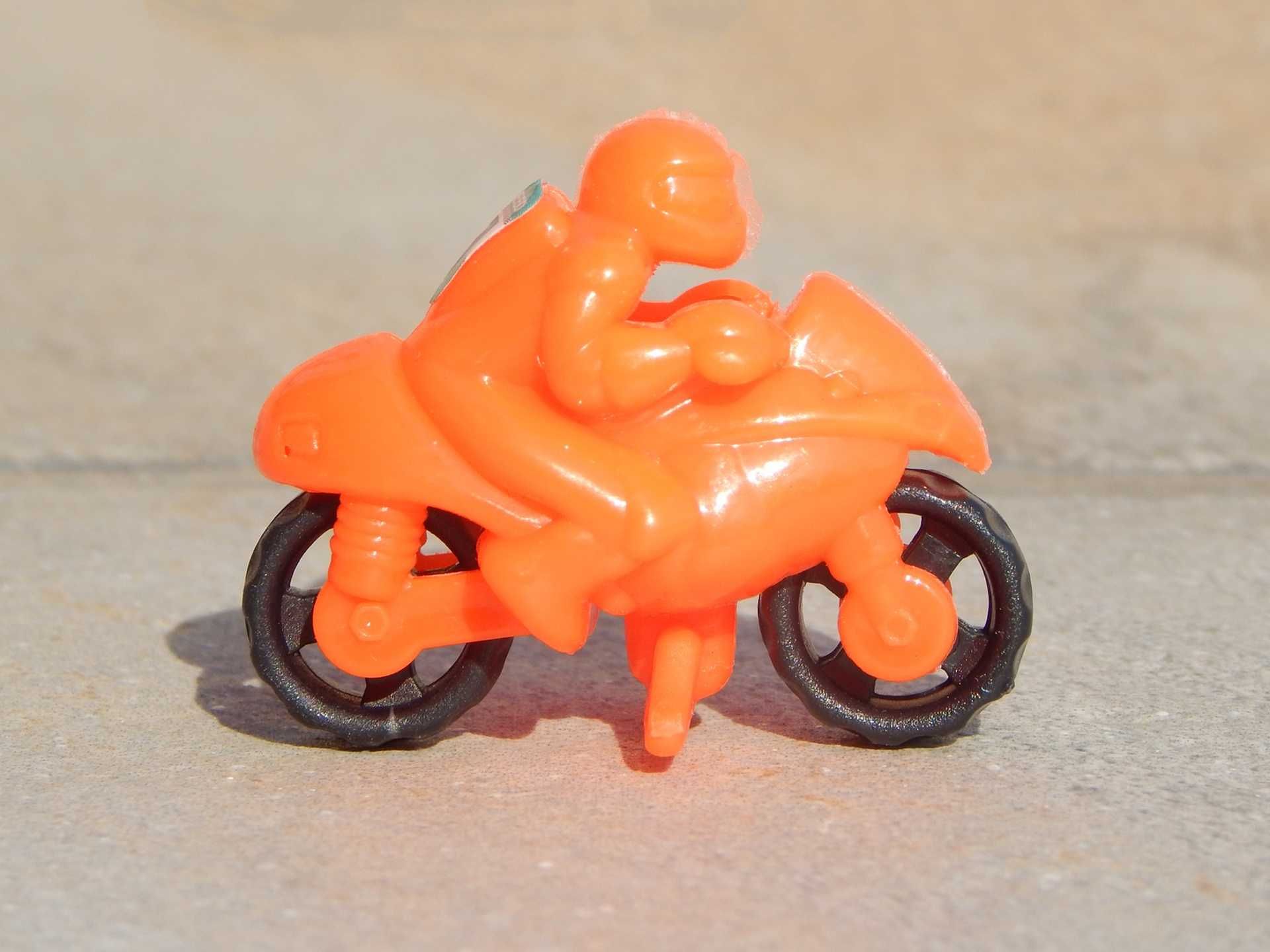Jucarie motocicleta portocalie cu suport din plastic roti mobile