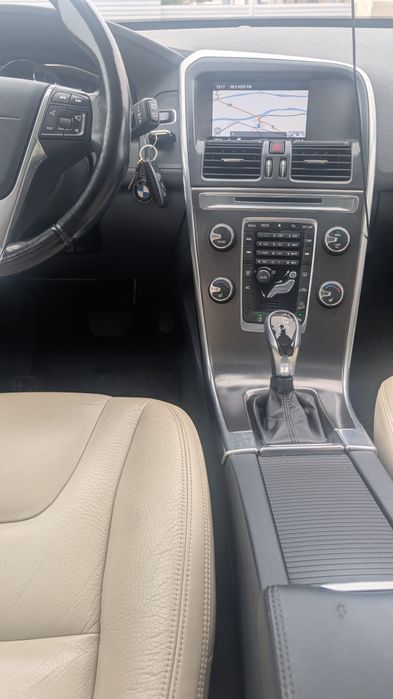 Vând Volvo XC60 D4 AWD 2014