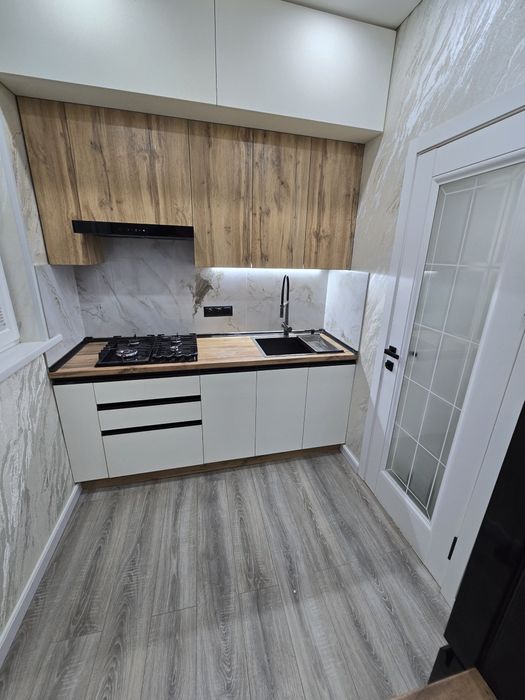 Чиланзар 22 квартал.  1ком.  36м2. Евроремонт. Мебелью и техникой.