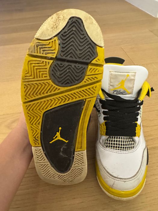 Adidas Jordan 4 si cu șirete albe (predare personală)