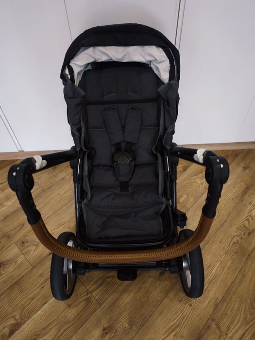 Продам детскую коляску Mutsy 2в1 б/у