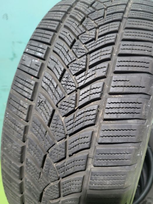 4 бр зимни 225/55/17 Goodyear