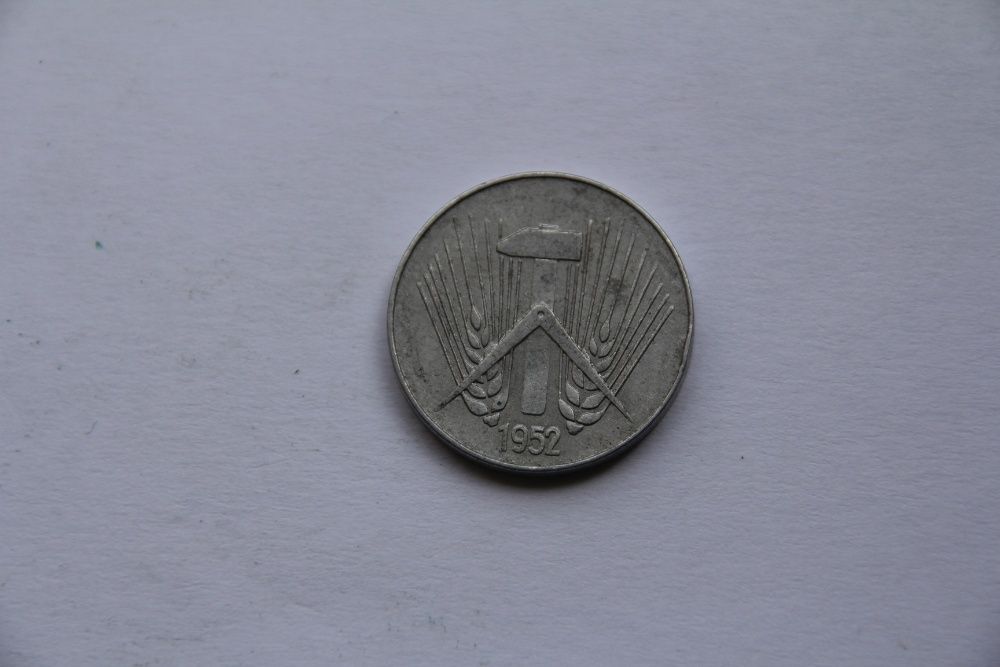 Монета 10 пфенинга Германия - ГДР, 1952г.