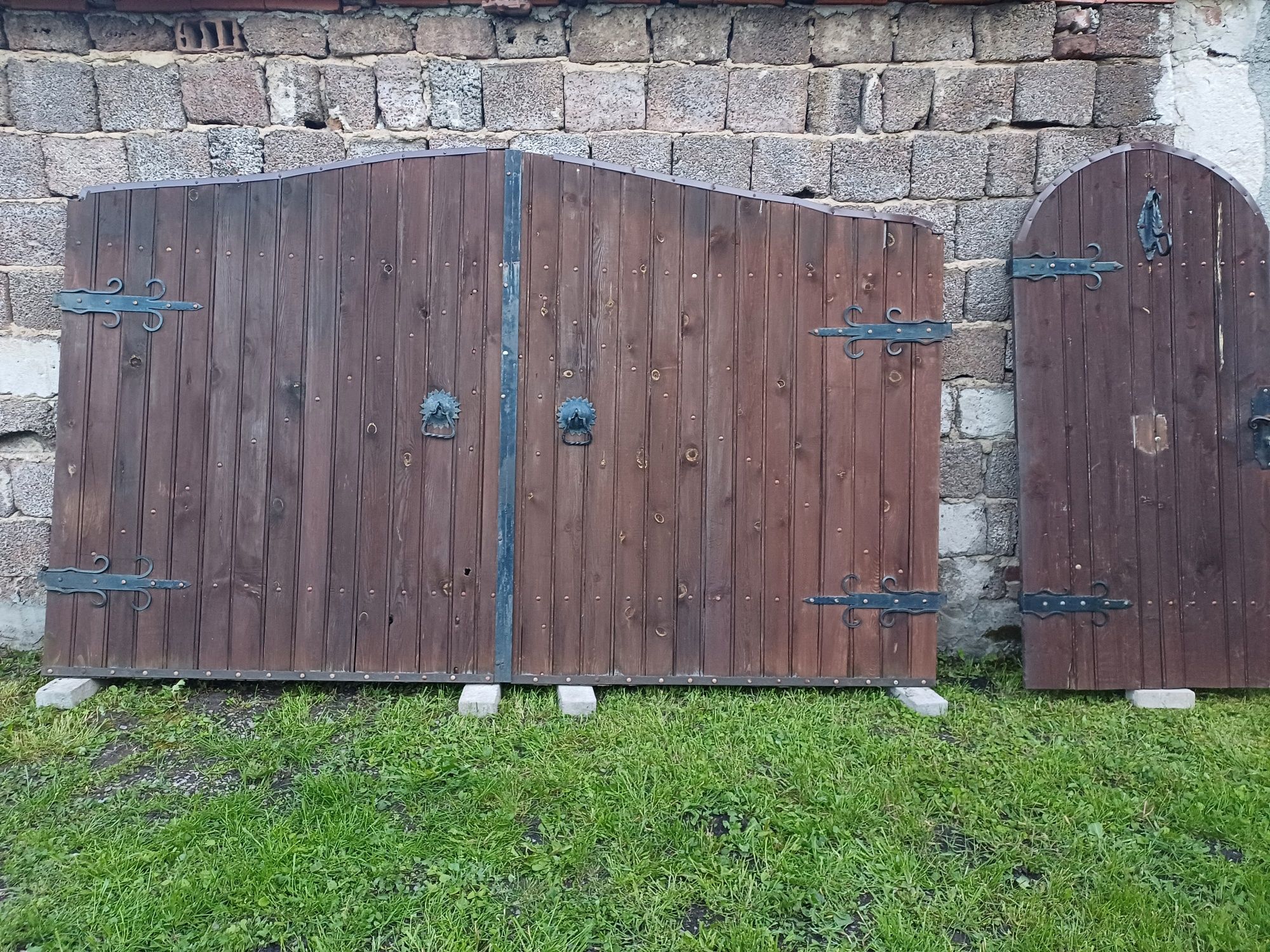 Порта гаражна и врата