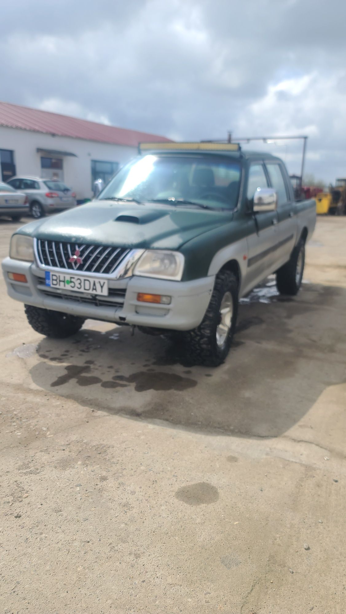 Vând mitsubishi l200