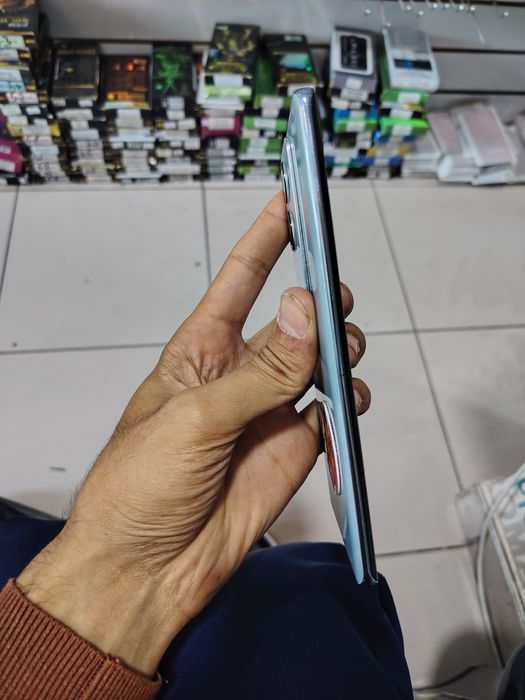 Vivo v29 12/256GB sotiladi sirochni pul kere korapka dakumet bor